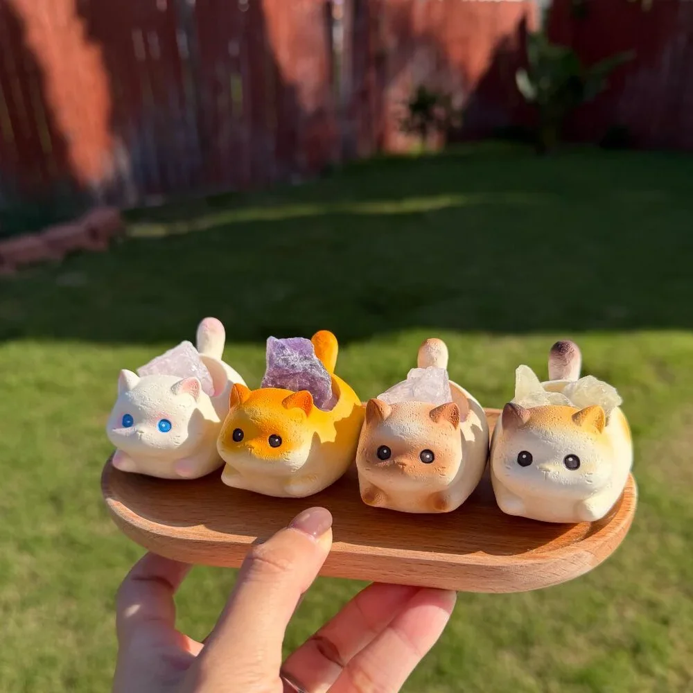 Cute Cat Crystal Figurines – Resin Desk Decor with Natural Stones